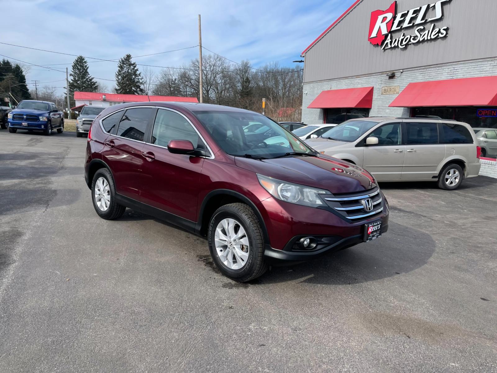 2014 Red /Gray Honda CR-V EX 4WD 5-Speed AT (5J6RM4H59EL) with an 2.4L I4 DOHC 16V engine, 5-Speed Automatic transmission, located at 547 E. Main St., Orwell, OH, 44076, (440) 437-5893, 41.535435, -80.847855 - This 2014 Honda CR-V AWD EX with a 2.4L engine and 5-speed automatic transmission offers a balanced blend of comfort, reliability, and efficiency. Equipped with ECO mode, it optimizes fuel efficiency, making it a budget-friendly option for those conscious of fuel consumption. The addition of a backu - Photo #2